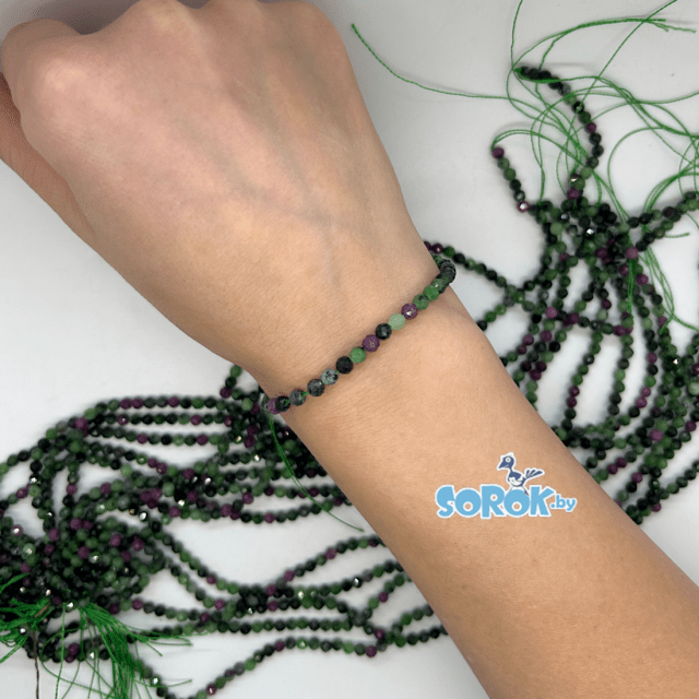 ЦОИЗИТ рубиновый c юв. огранкой, кат А, 4 мм